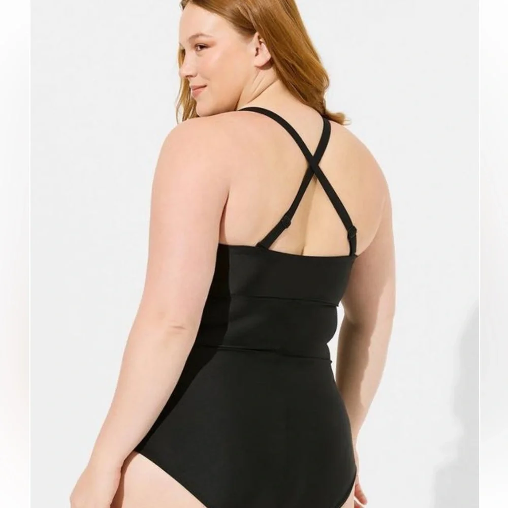 New! Torrid‎ sz 2 Wireless Lattice Front One Piece Bathing Swim Suit 2X